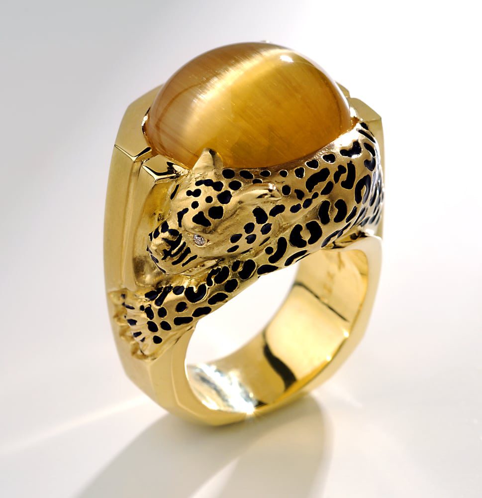Large museum Tiger Eye stone mounted in gold ring with a leopard sculpted on side with black spots and diamond eyes